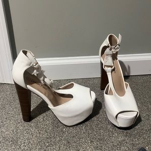 NWOT white peep toe pumps